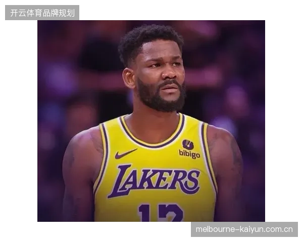 艾顿在湖人的未来充满变数，他可以选择执行选项再战一年或跳出合同试水自由市场
